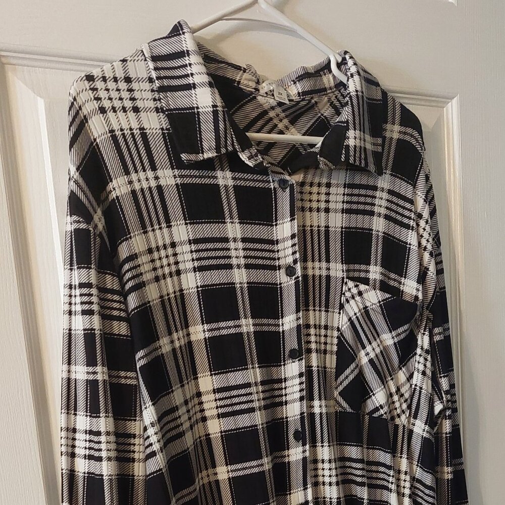 Women's Button Down Long Sleeve Black & White Plaid Knit Shirt Plus Size 2X